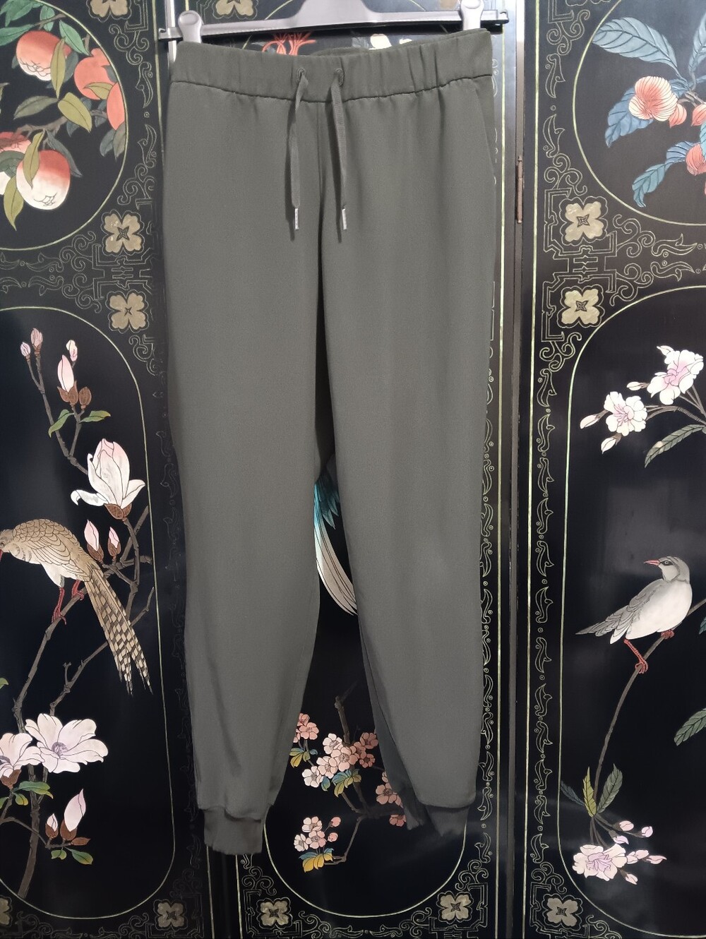 Lululemon Women's Olive Drawstring Jogger Pants